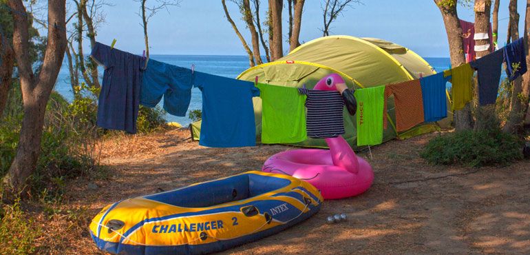 Naturist camping: rental or tent?